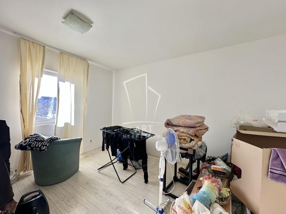 Stan na prodaju u Beogradu, Surčin, trosoban, 82m2, cena 170000 evra