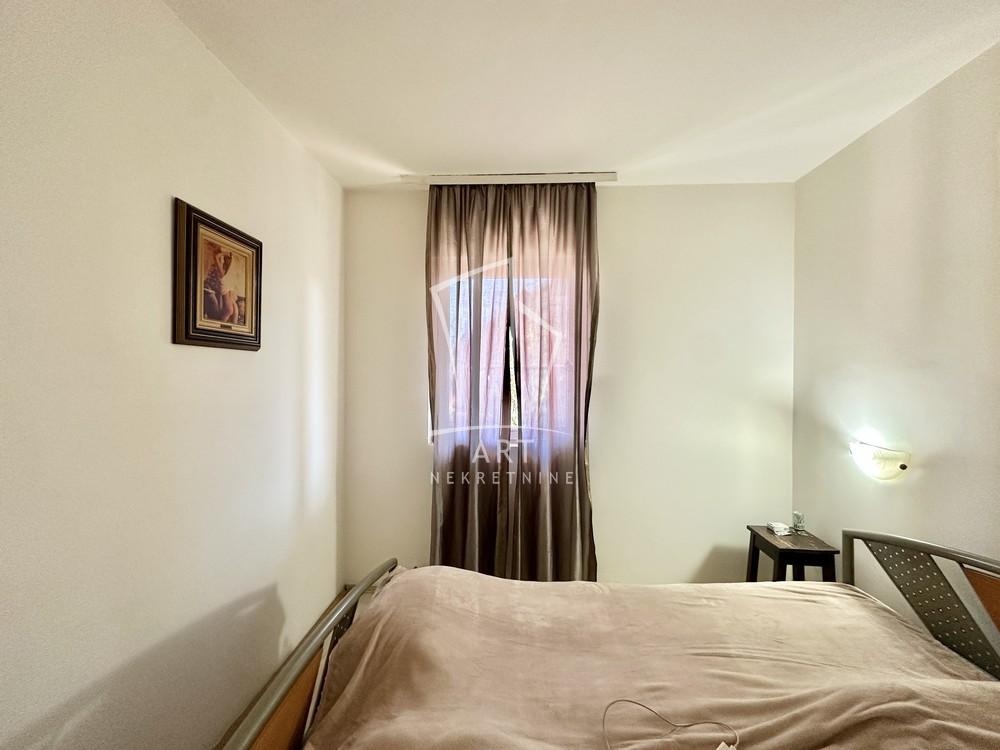 Stan na prodaju u Beogradu, Surčin, trosoban, 82m2, cena 170000 evra