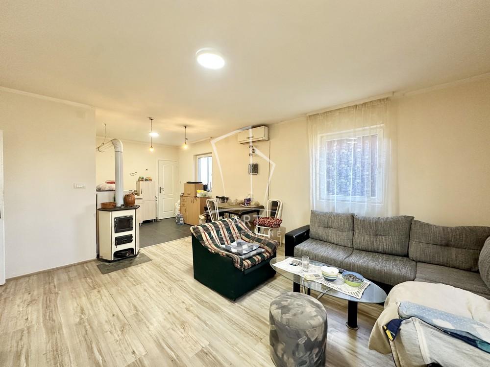 Stan na prodaju u Beogradu, Surčin, trosoban, 82m2, cena 170000 evra