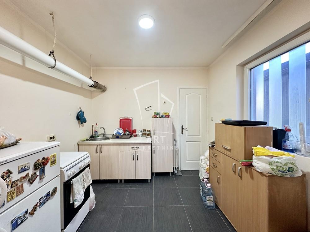 Stan na prodaju u Beogradu, Surčin, trosoban, 82m2, cena 170000 evra