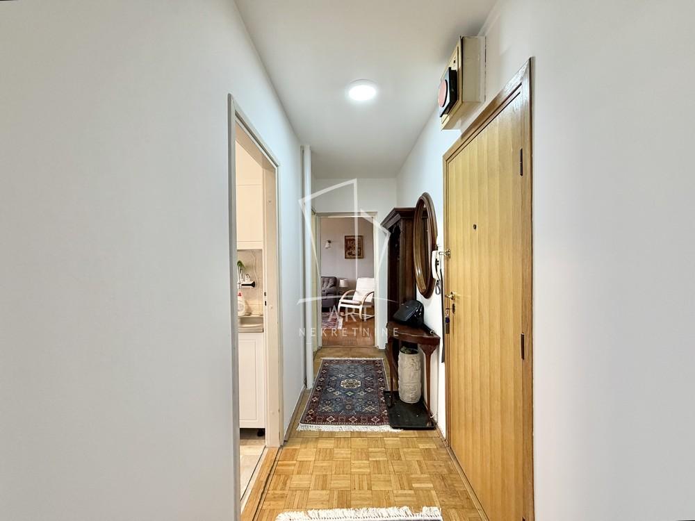 Stan na prodaju u Beogradu, Konjarnik, trosoban, 77m2, cena 265000 evra