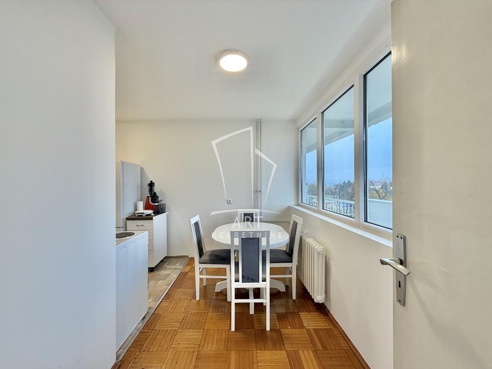 Stan na prodaju u Beogradu, Konjarnik, trosoban, 77m2, cena 265000 evra