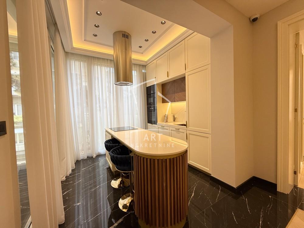 Stan na prodaju u Beogradu, Vračar, troiposoban, 100m2, cena 570000 evra