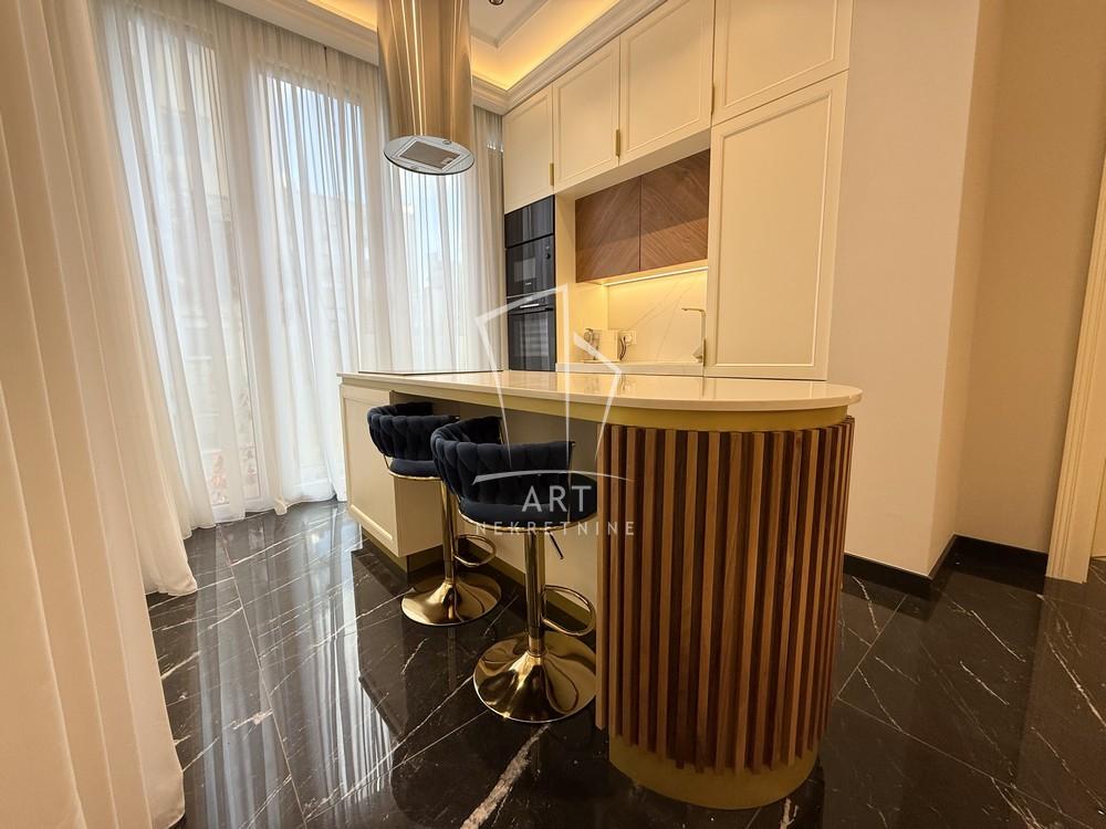 Stan na prodaju u Beogradu, Vračar, troiposoban, 100m2, cena 570000 evra