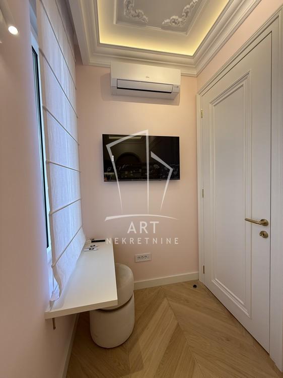 Stan na prodaju u Beogradu, Vračar, troiposoban, 100m2, cena 570000 evra