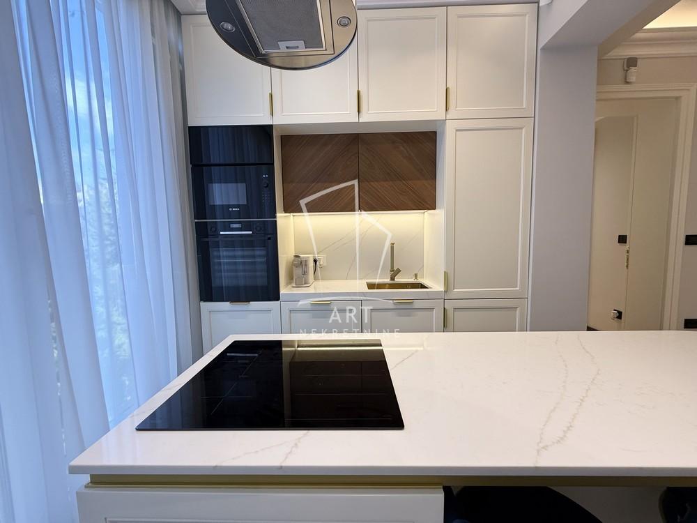 Stan na prodaju u Beogradu, Vračar, troiposoban, 100m2, cena 570000 evra