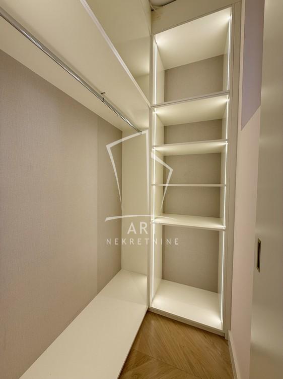 Stan na prodaju u Beogradu, Vračar, troiposoban, 100m2, cena 570000 evra