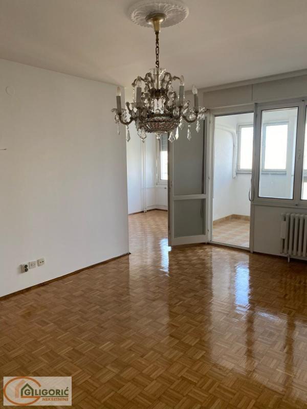 Stan na prodaju u Beogradu, Novi Beograd blok 31 (Merkator), trosoban, 83m2, cena 310000 evra