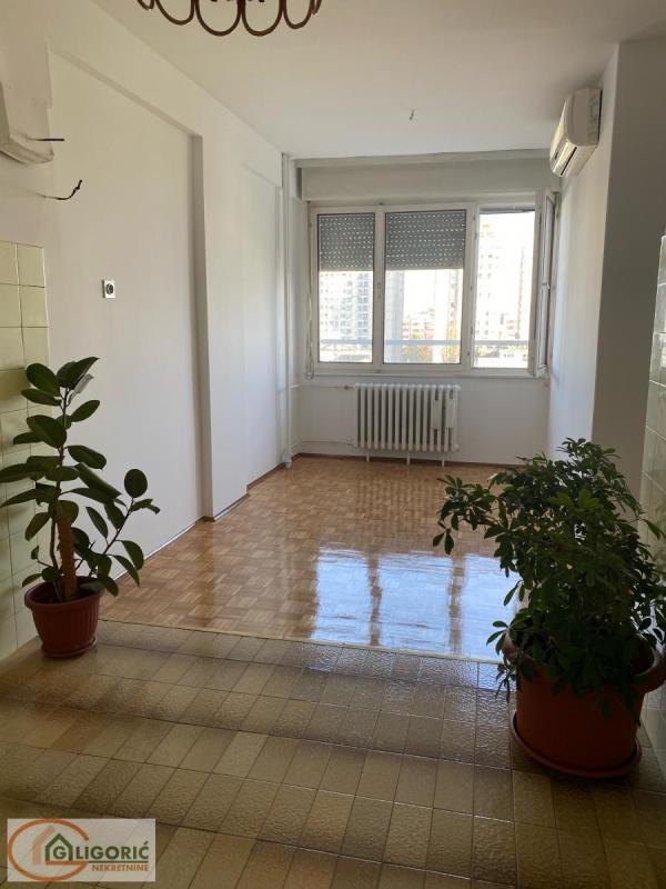 Stan na prodaju u Beogradu, Novi Beograd blok 31 (Merkator), trosoban, 83m2, cena 310000 evra