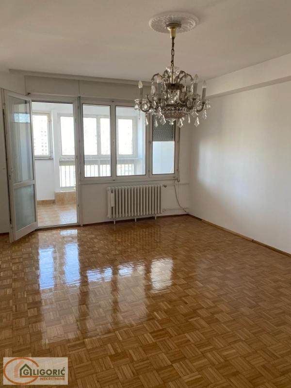 Stan na prodaju u Beogradu, Novi Beograd blok 31 (Merkator), trosoban, 83m2, cena 310000 evra