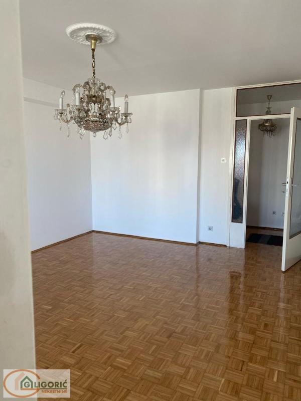 Stan na prodaju u Beogradu, Novi Beograd blok 31 (Merkator), trosoban, 83m2, cena 310000 evra