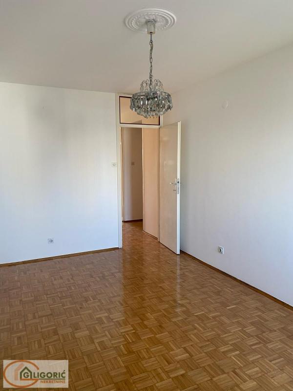 Stan na prodaju u Beogradu, Novi Beograd blok 31 (Merkator), trosoban, 83m2, cena 310000 evra