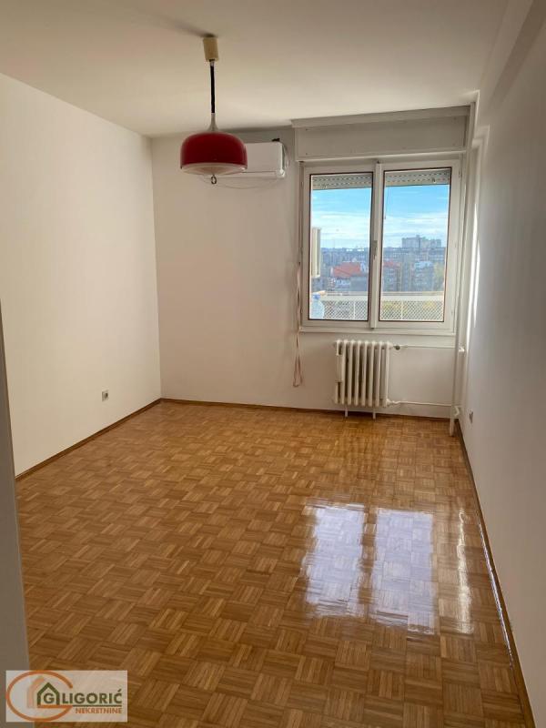 Stan na prodaju u Beogradu, Novi Beograd blok 31 (Merkator), trosoban, 83m2, cena 310000 evra