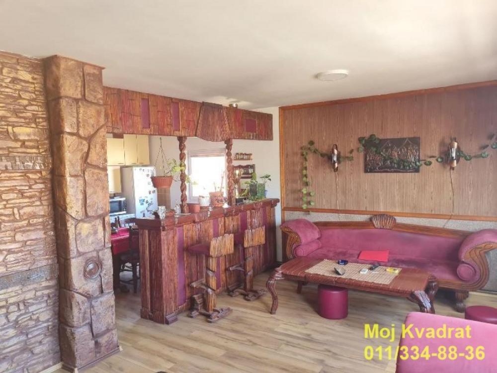 Stan na prodaju u Beogradu, Borča, cetvorosoban, 77m2, cena 136000 evra