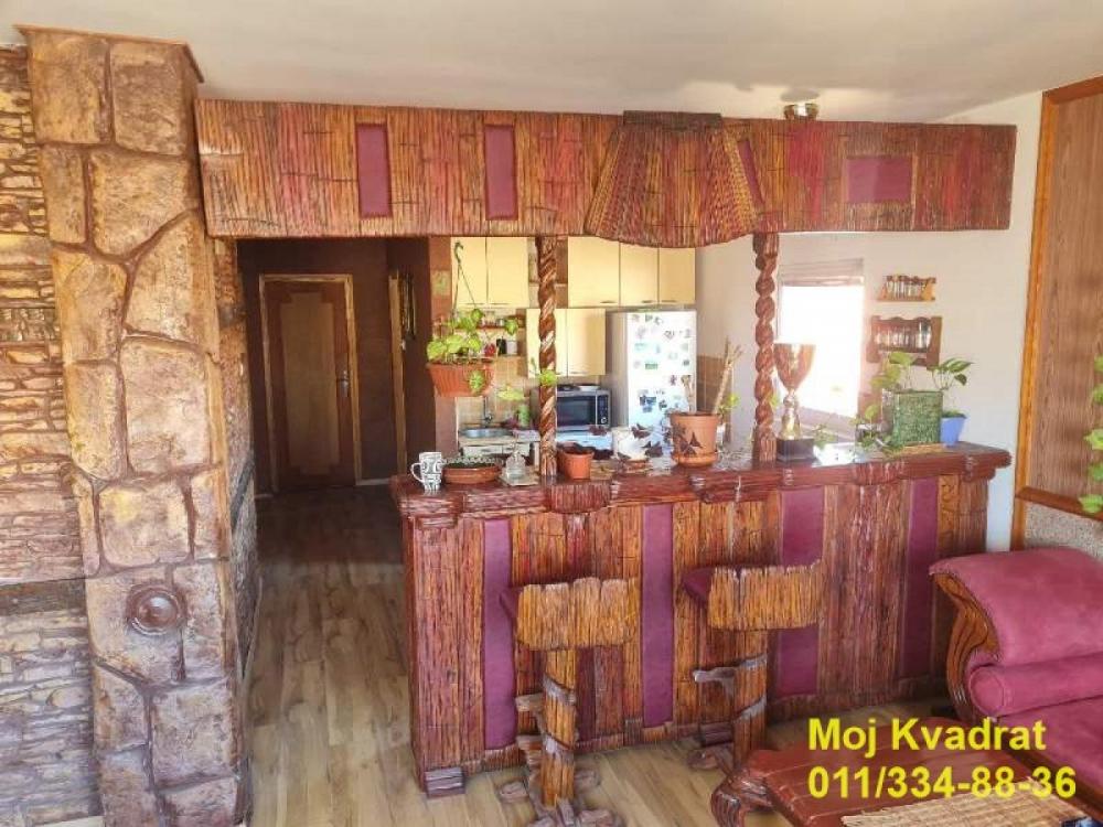 Stan na prodaju u Beogradu, Borča, cetvorosoban, 77m2, cena 136000 evra