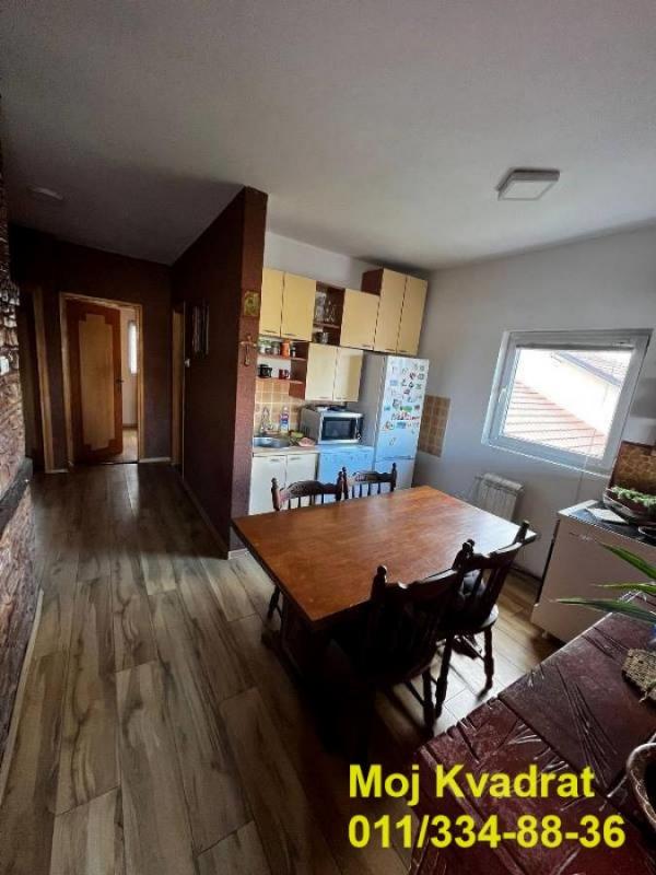 Stan na prodaju u Beogradu, Borča, cetvorosoban, 77m2, cena 136000 evra