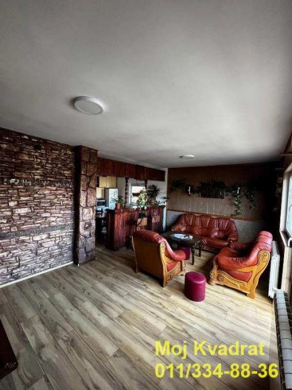 Stan na prodaju u Beogradu, Borča, cetvorosoban, 77m2, cena 136000 evra