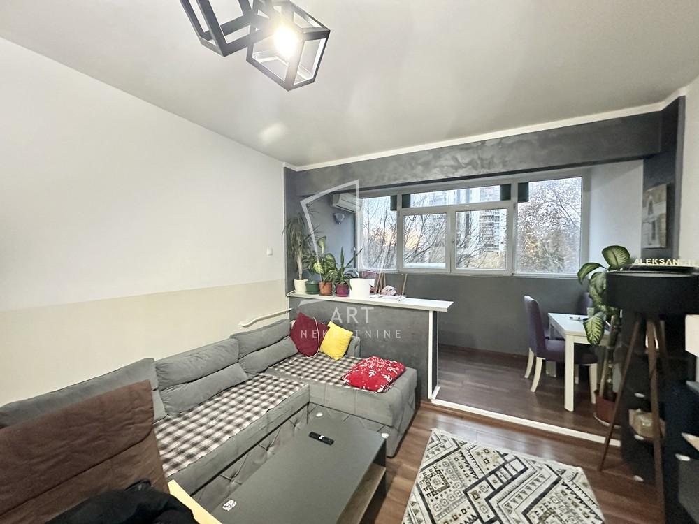 Stan na prodaju u Beogradu, Zemun, dvoiposoban, 62m2, cena 185000 evra