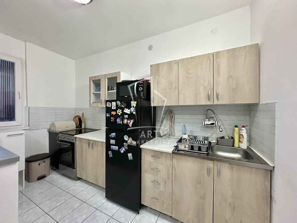 Stan na prodaju u Beogradu, Zemun, dvoiposoban, 62m2, cena 185000 evra