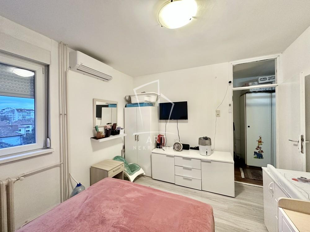 Stan na prodaju u Beogradu, Zemun, dvoiposoban, 62m2, cena 185000 evra