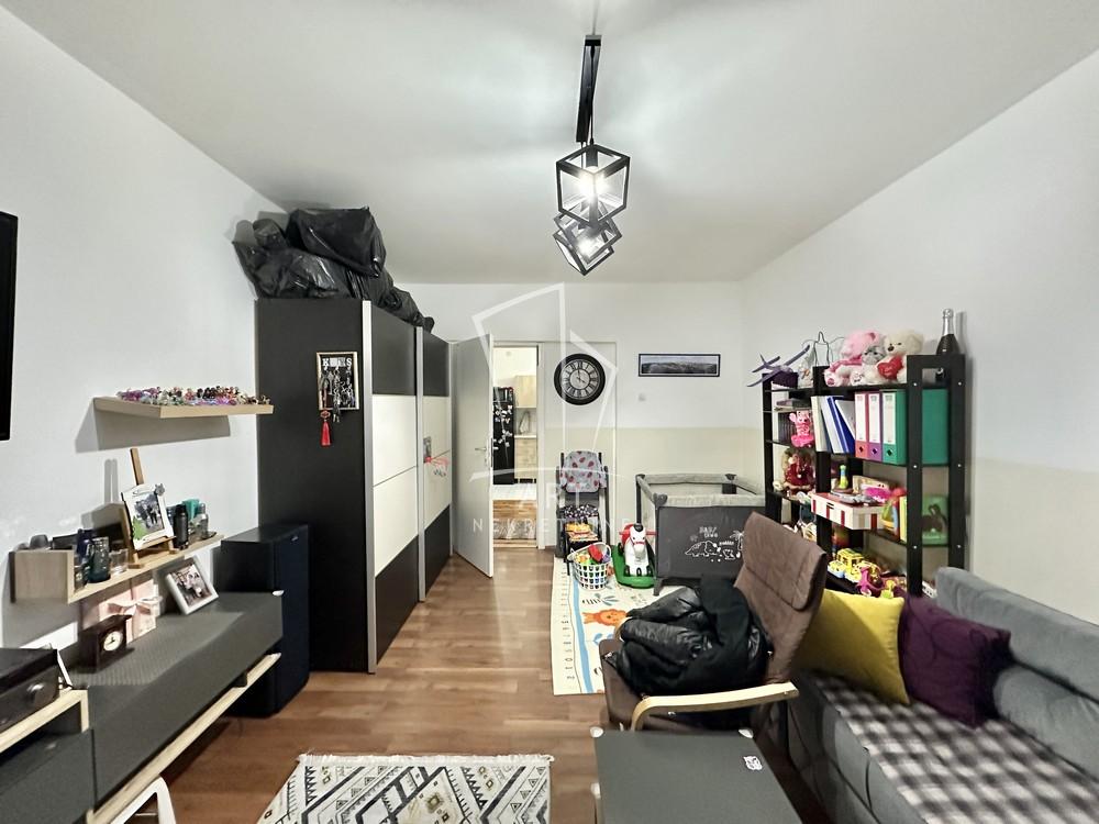 Stan na prodaju u Beogradu, Zemun, dvoiposoban, 62m2, cena 185000 evra