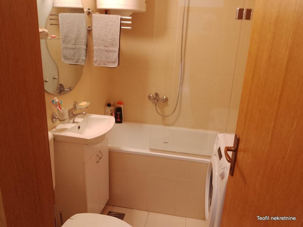 Stan na prodaju u Beogradu, Karaburma, trosoban, 40m2, cena 139500 evra