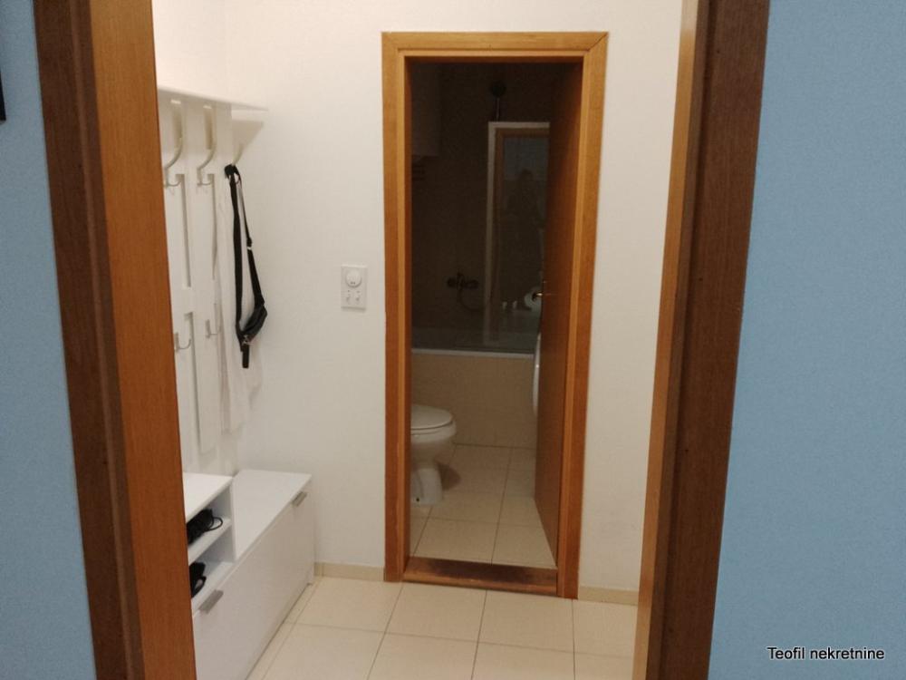 Stan na prodaju u Beogradu, Karaburma, trosoban, 40m2, cena 139500 evra