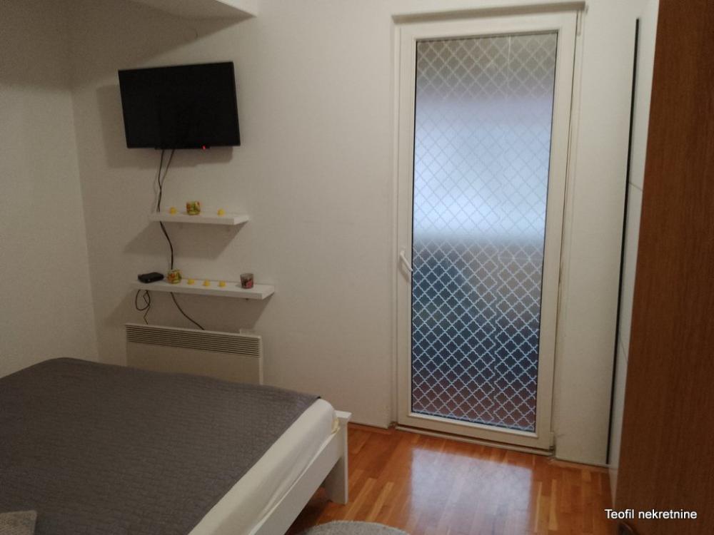 Stan na prodaju u Beogradu, Karaburma, trosoban, 40m2, cena 139500 evra