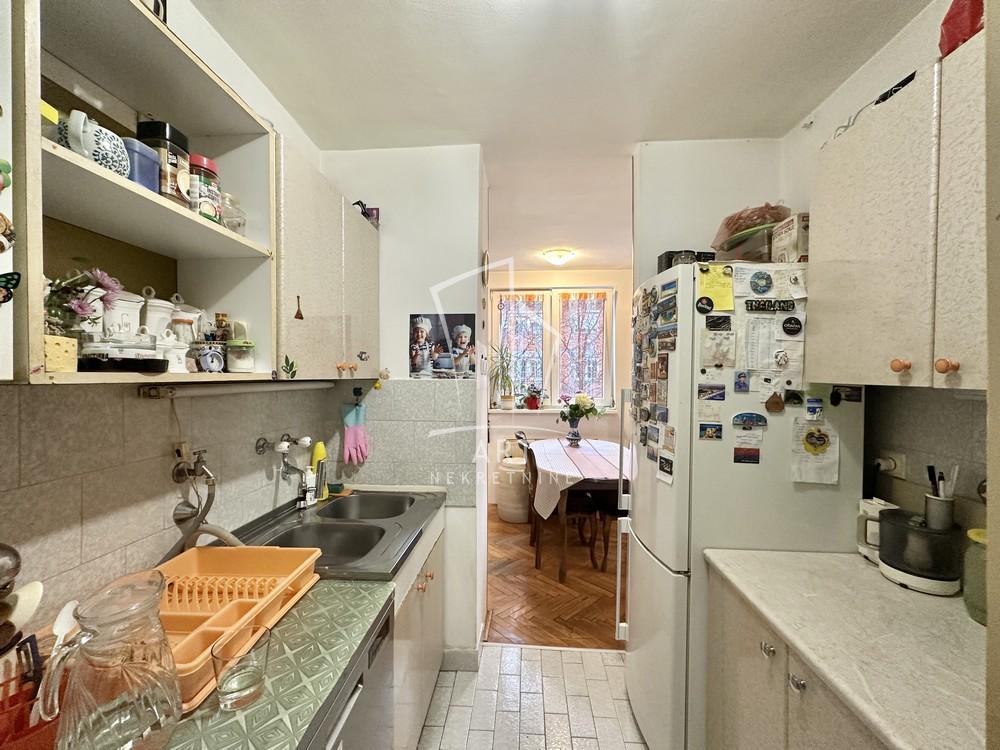 Stan na prodaju u Beogradu, Karaburma, dvoiposoban, 72m2, cena 187000 evra