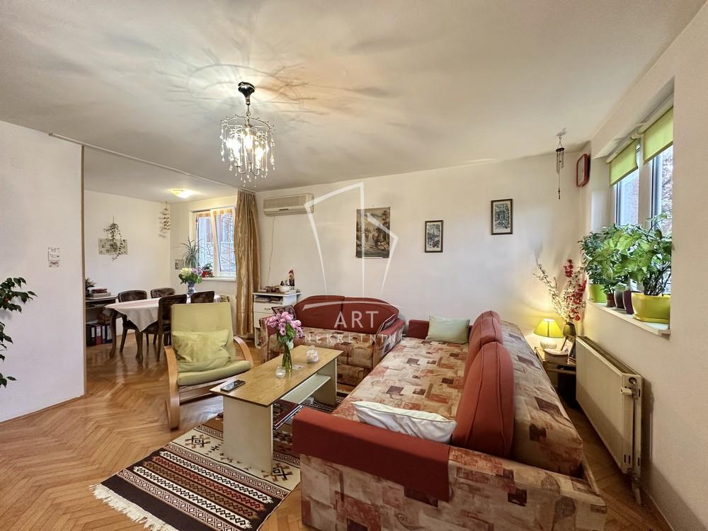 Stan na prodaju u Beogradu, Karaburma, dvoiposoban, 72m2, cena 187000 evra