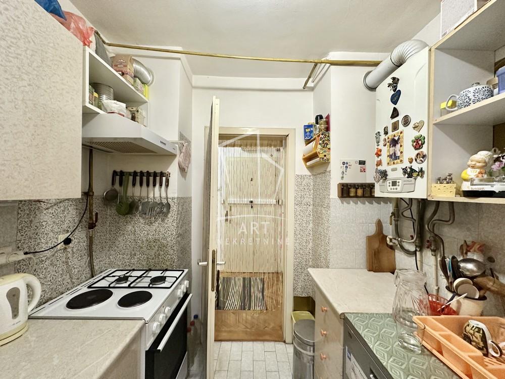 Stan na prodaju u Beogradu, Karaburma, dvoiposoban, 72m2, cena 187000 evra