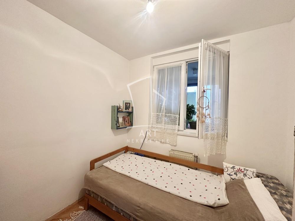 Stan na prodaju u Beogradu, Karaburma, dvoiposoban, 72m2, cena 187000 evra