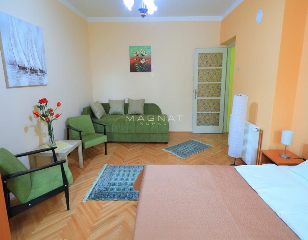 Stan na prodaju u Beogradu, Vračar, dvoiposoban, 66m2, cena 239000 evra