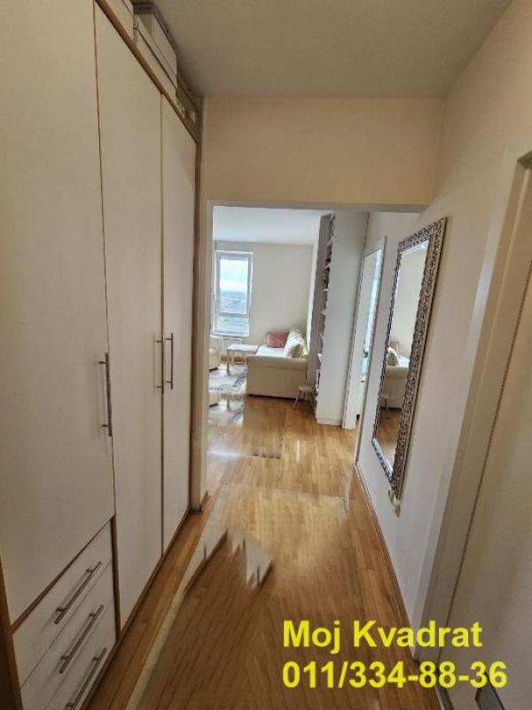 Stan na prodaju u Beogradu, Novi Beograd blok 72, jednoiposoban, 43m2, cena 165000 evra