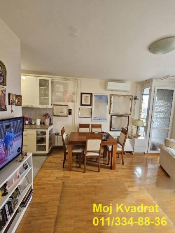 Stan na prodaju u Beogradu, Novi Beograd blok 72, jednoiposoban, 43m2, cena 165000 evra