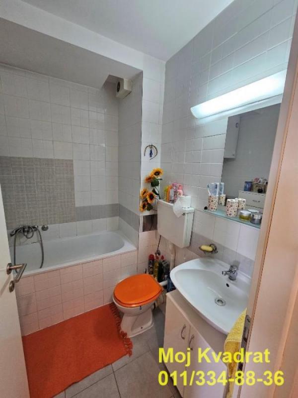 Stan na prodaju u Beogradu, Novi Beograd blok 72, jednoiposoban, 43m2, cena 165000 evra