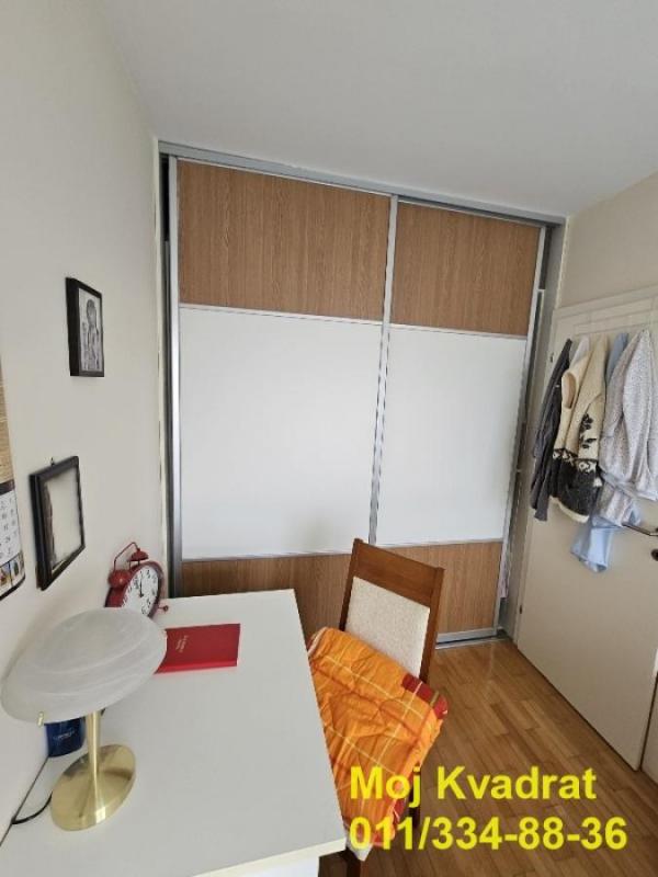 Stan na prodaju u Beogradu, Novi Beograd blok 72, jednoiposoban, 43m2, cena 165000 evra