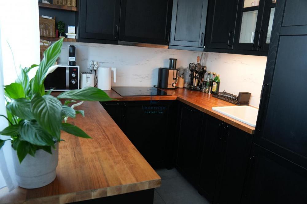 Stan na prodaju u Beogradu, Zvezdara, troiposoban, 83m2, cena 305000 evra