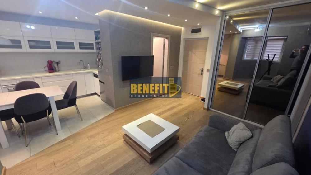 Stan na prodaju u Beogradu, Novi Beograd blok 22, dvosoban, 41m2, cena 180000 evra