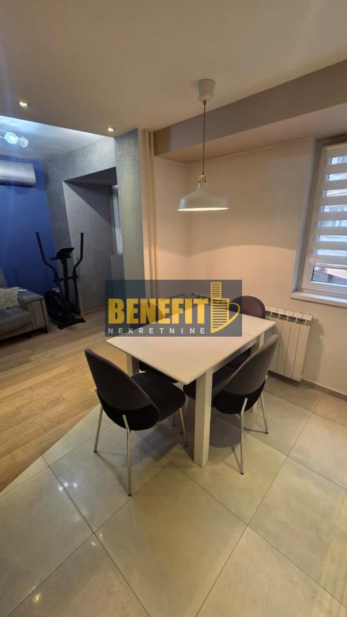 Stan na prodaju u Beogradu, Novi Beograd blok 22, dvosoban, 41m2, cena 180000 evra