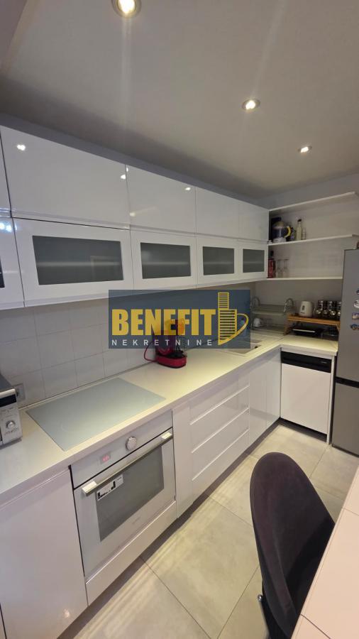 Stan na prodaju u Beogradu, Novi Beograd blok 22, dvosoban, 41m2, cena 180000 evra