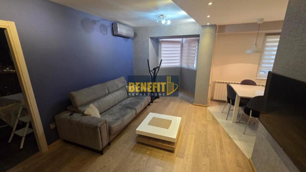 Stan na prodaju u Beogradu, Novi Beograd blok 22, dvosoban, 41m2, cena 180000 evra