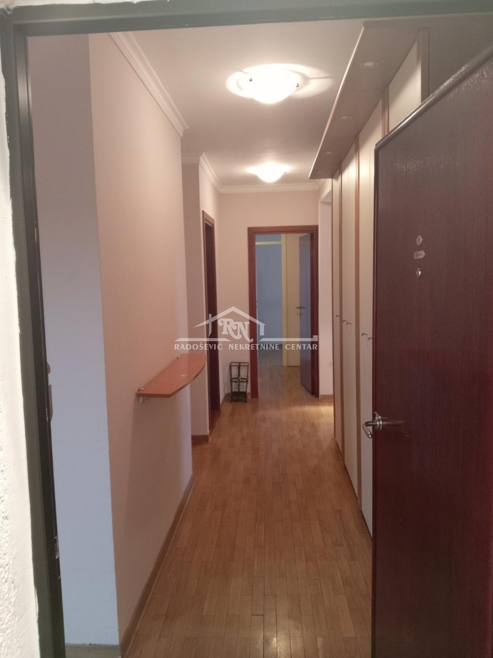 Stan na prodaju u Beogradu, Novi Beograd, troiposoban, 116m2, cena 399000 evra