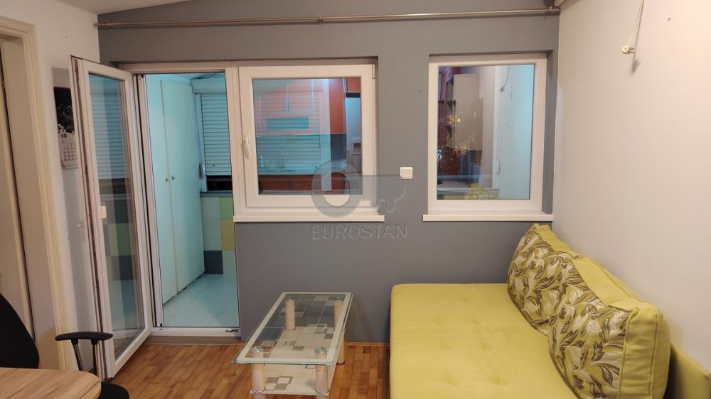 Stan na prodaju u Beogradu, Borča, jednoiposoban, 35m2, cena 79500 evra