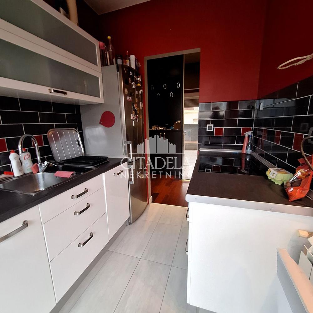 Stan na prodaju u Beogradu, Gornji Dorćol, dvoiposoban, 60m2, cena 359000 evra