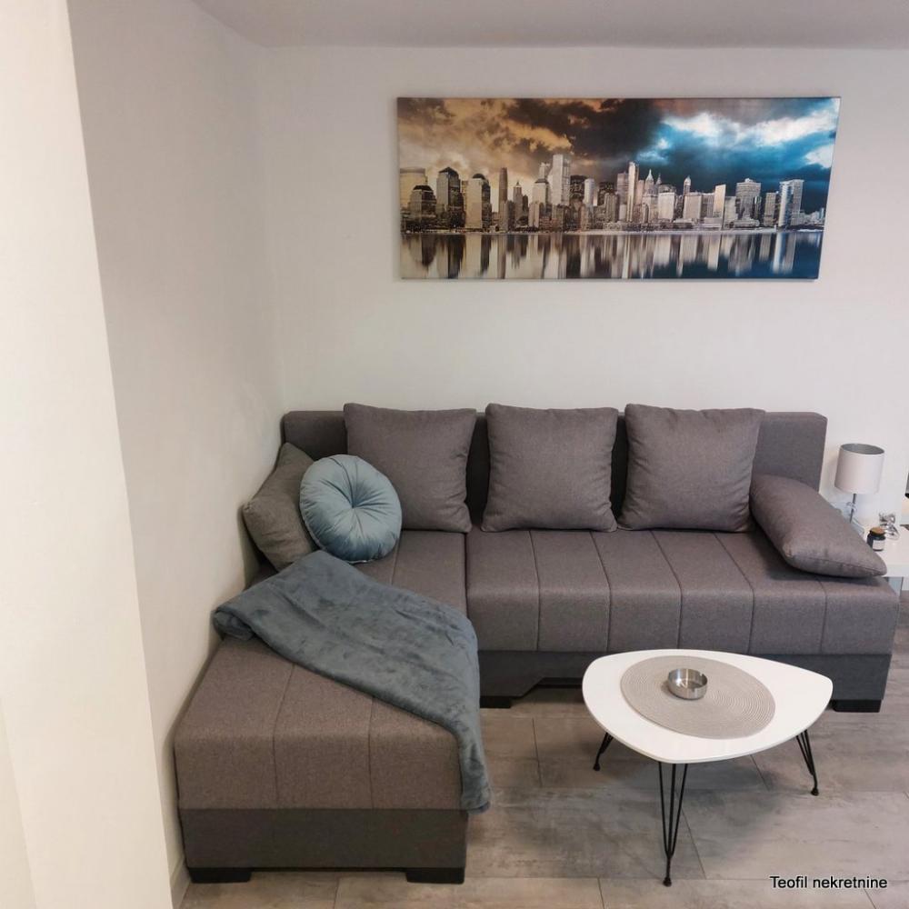 Stan na prodaju u Beogradu, Zemun centar, jednoiposoban, 33m2, cena 96000 evra