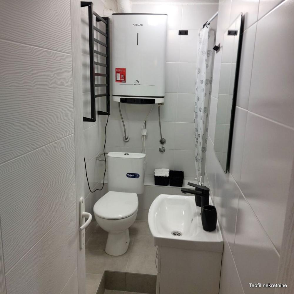 Stan na prodaju u Beogradu, Zemun centar, jednoiposoban, 33m2, cena 96000 evra