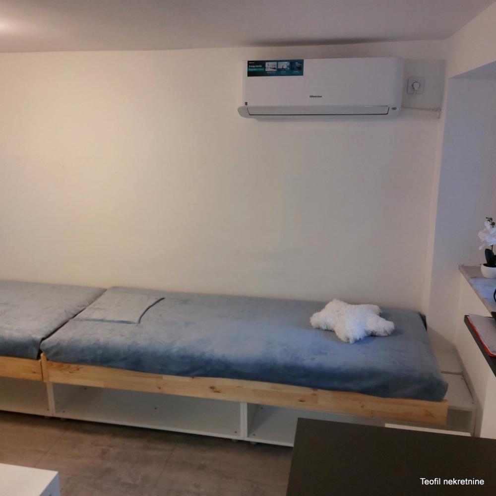 Stan na prodaju u Beogradu, Zemun centar, jednoiposoban, 33m2, cena 96000 evra