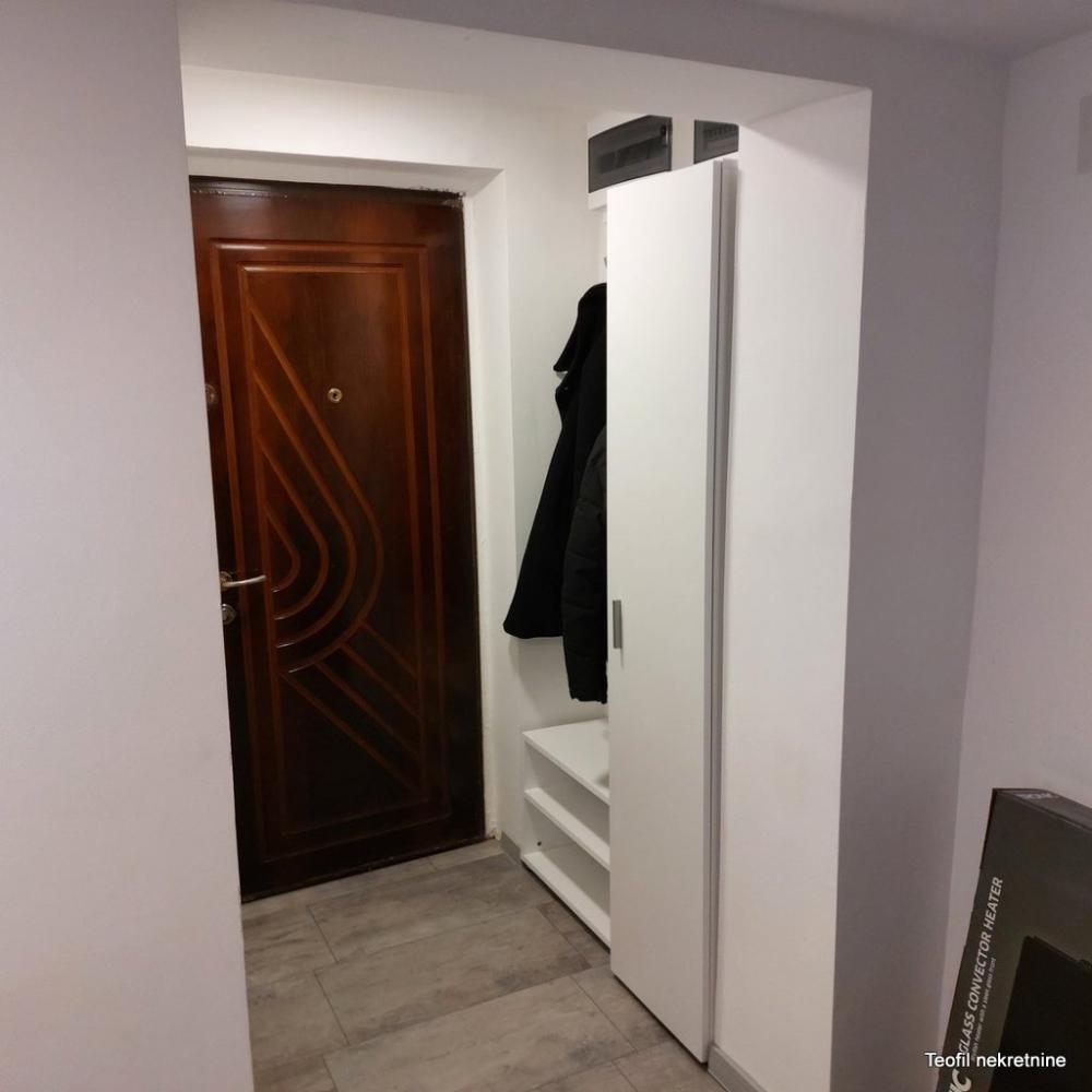 Stan na prodaju u Beogradu, Zemun centar, jednoiposoban, 33m2, cena 96000 evra