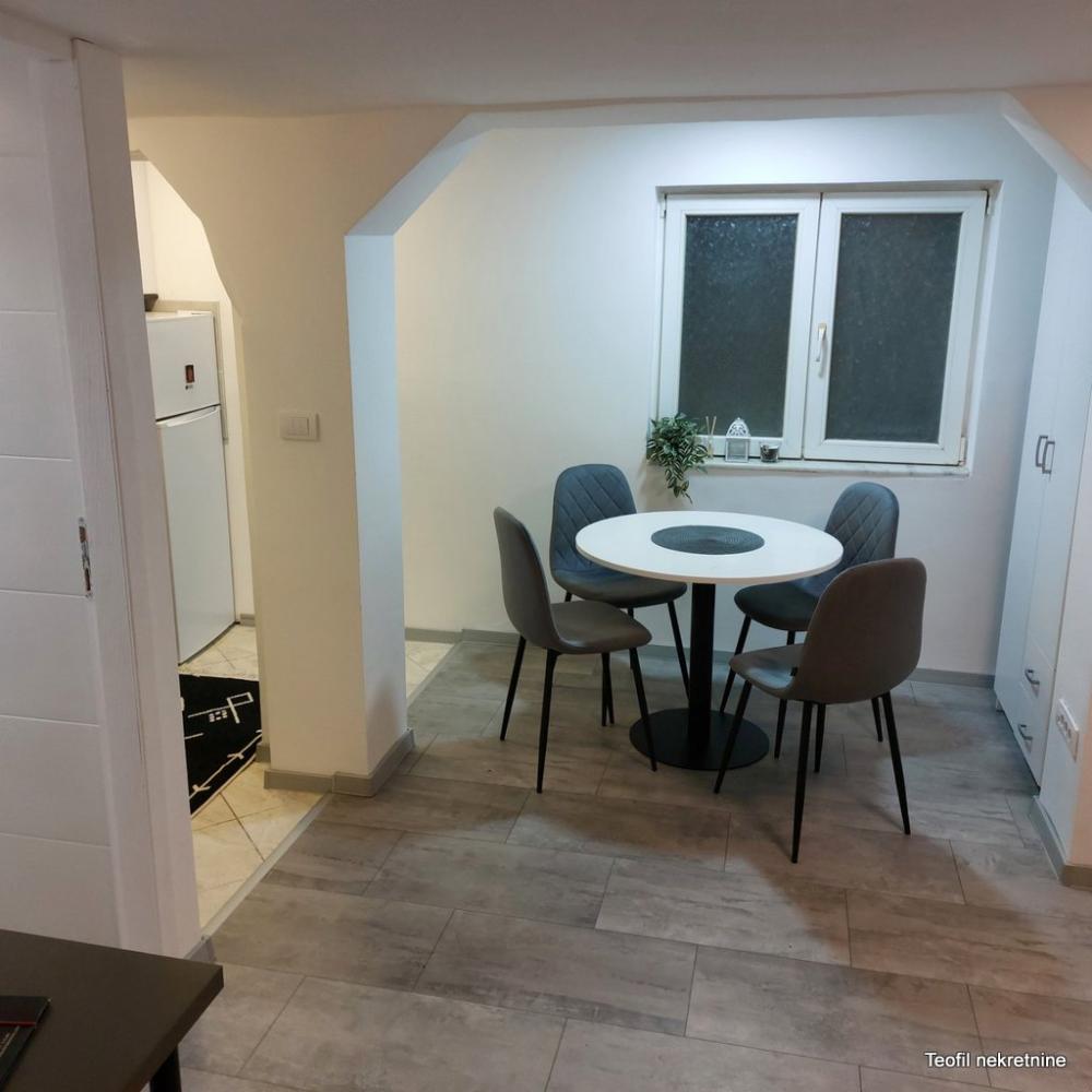 Stan na prodaju u Beogradu, Zemun centar, jednoiposoban, 33m2, cena 96000 evra